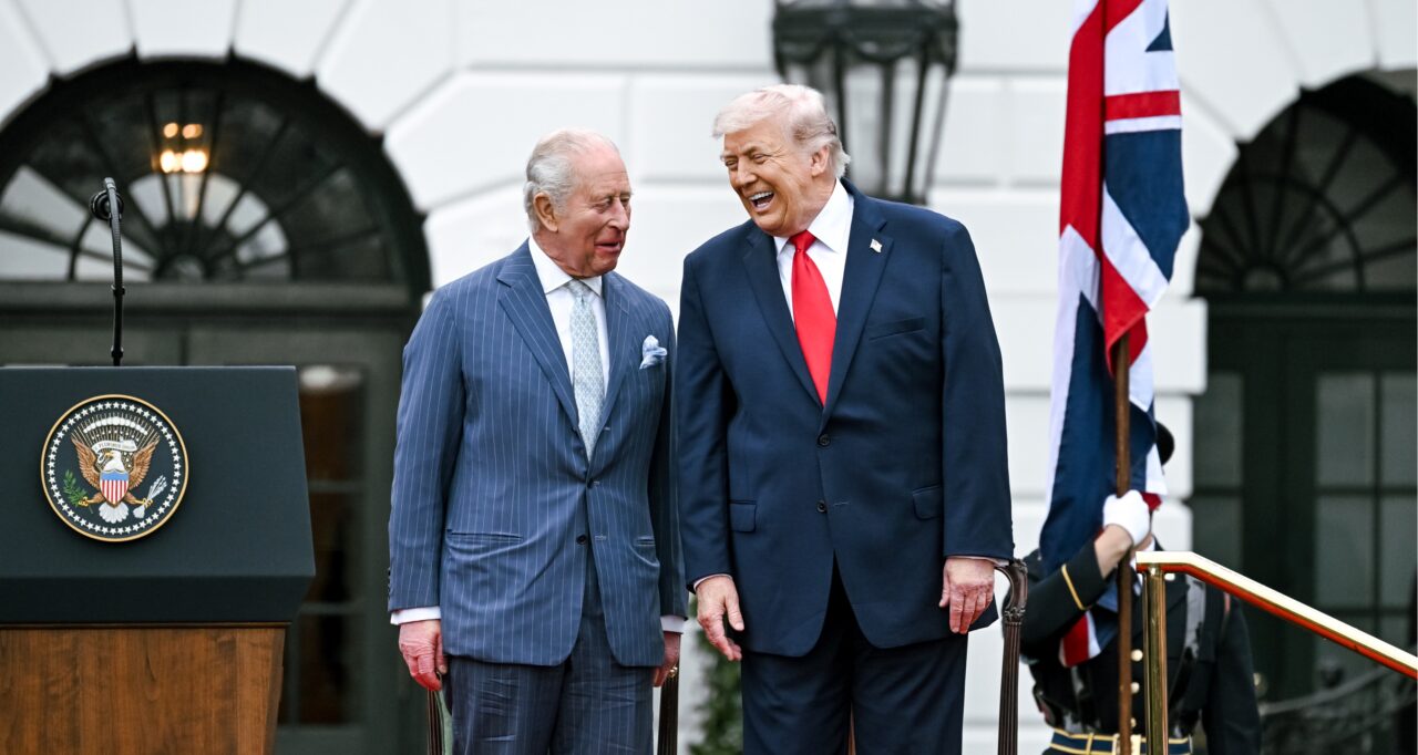 Ironie și mesaj subtil de la Casa Albă pentru mișcarea „No Kings”. Trump și Regele Charles, prezentați ca „Two Kings”