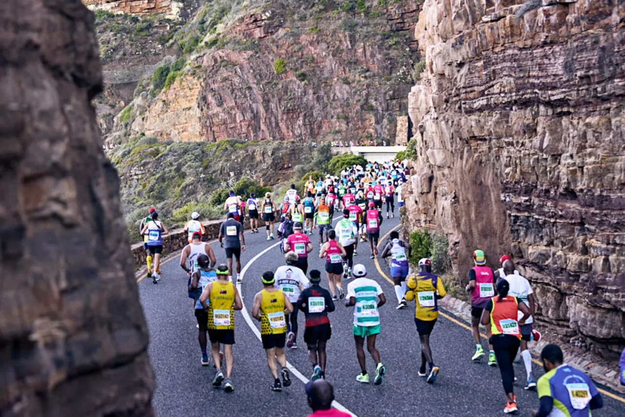 Doi bărbați din Africa de Sud au fost prinși concurând la categoria feminină după ce au terminat în top 10 la un maraton