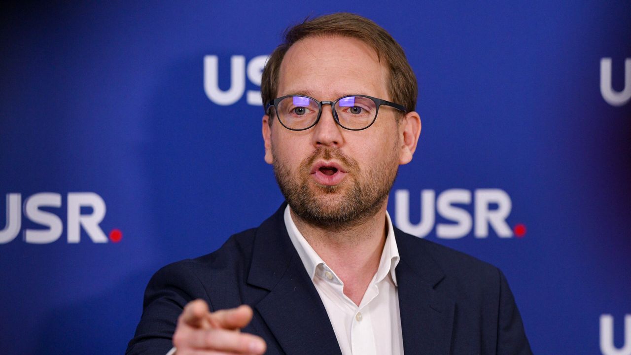 Dominic Fritz susține că ”nu există niciun motiv ca Ilie Bolojan să demisioneze”: USR va rămâne alături de premierul în funcție în această luptă