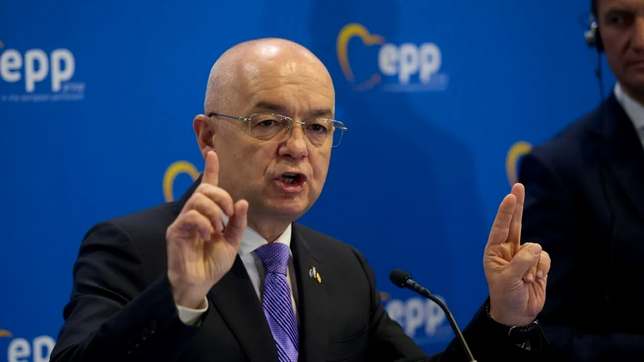 Emil Boc, despre retragerea miniștrilor PSD de la guvernare: ”Prezentul este, uneori, doar o bună ocazie de a repeta greșelile trecutului”