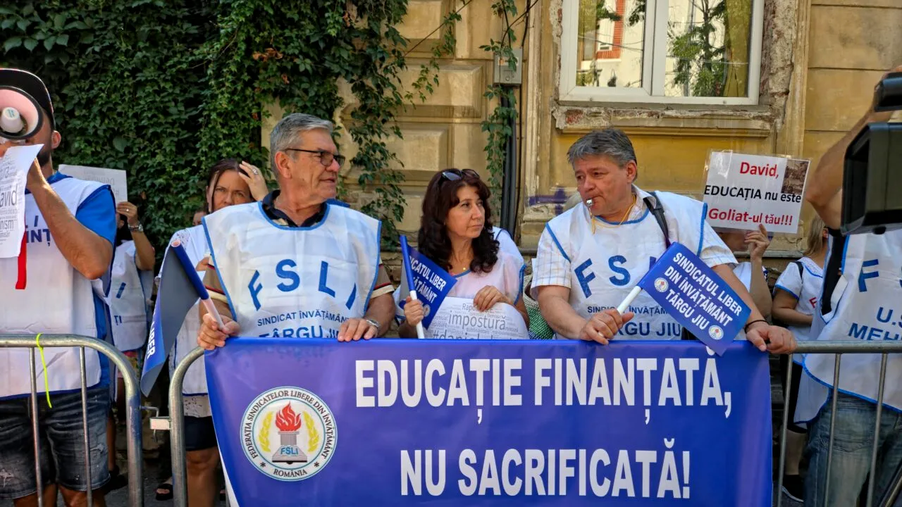 Protest în fața Ministerului Educației. Sindicaliștii din învățământ au ieșit în stradă, ce nemulțumiri au