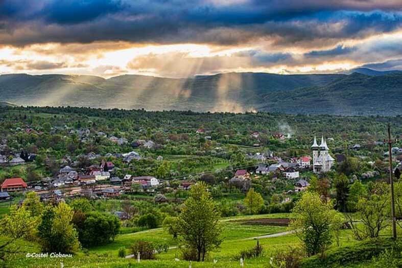 Satul din România care a renăscut din dorul de acasă. Cum au schimbat diaspora și turiștii străini fața unui loc uitat de lume