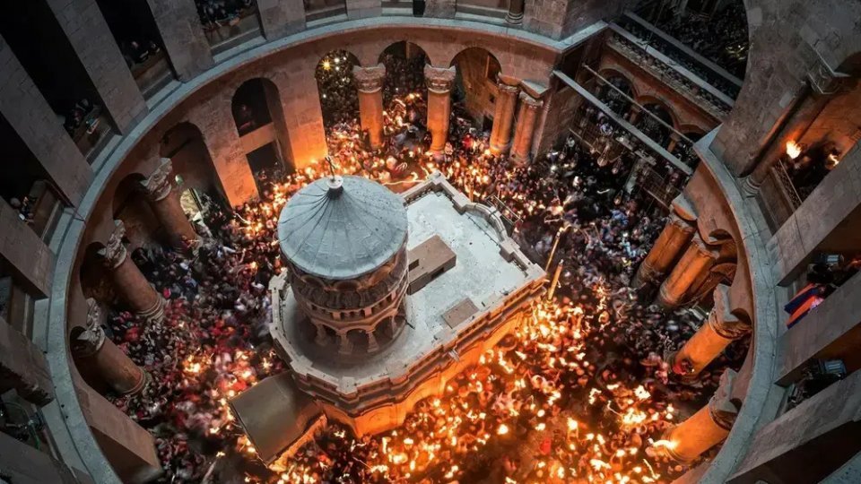 Cum vine Sfânta Lumină în România, din zona de război. BOR a pregătit și un plan de rezervă