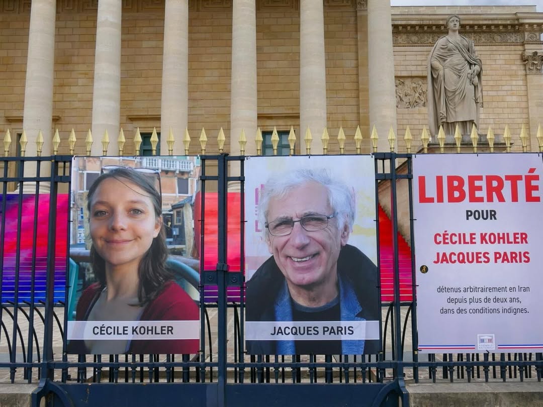 Emmanuel Macron anunță eliberarea a doi cetățeni francezi după 3 ani și jumătate de detenție în Iran. Cine sunt Cécile Kohler și Jacques Paris