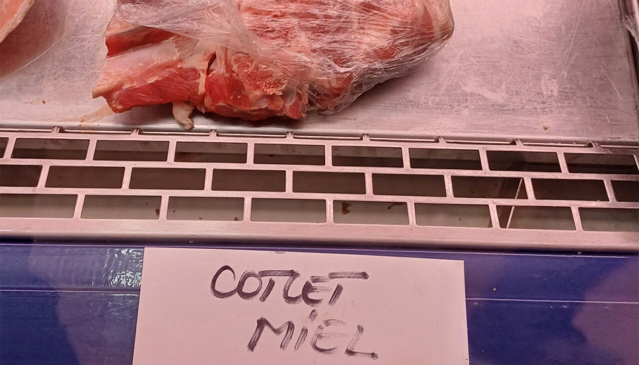 În România, prețul cărnii crește ca benzina. Câți lei a ajuns să coste 1 kg de cotlet de miel, cu o săptămână înainte de Paște