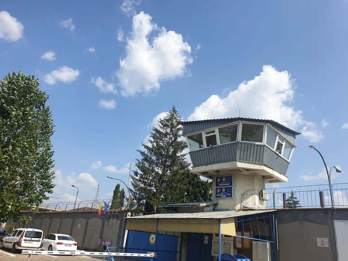 Ce meniu primesc deținuții în ziua de Paști. 9 lei pe zi sunt alocați pentru hrana acestora