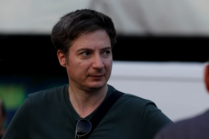 Andrei Caramitru cheamă lumea în stradă și invită la “rezistență”