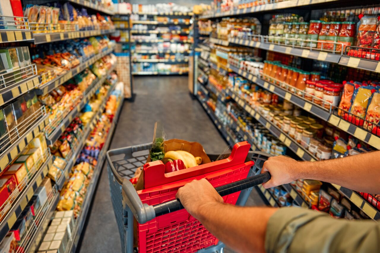Parlamentul a aprobat prelungirea plafonării adaosului comer