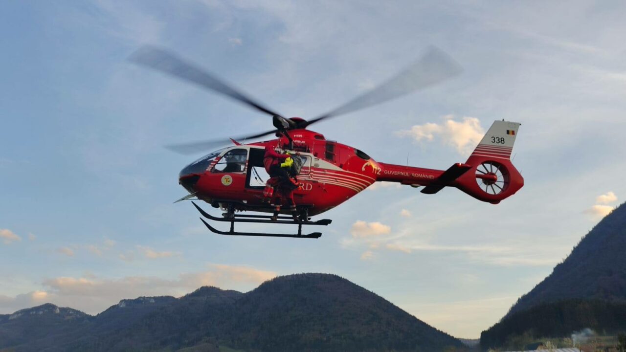 Intervenție de urgență în Piatra Craiului: o femeie rănită a fost evacuată cu elicopterul POA Brașov