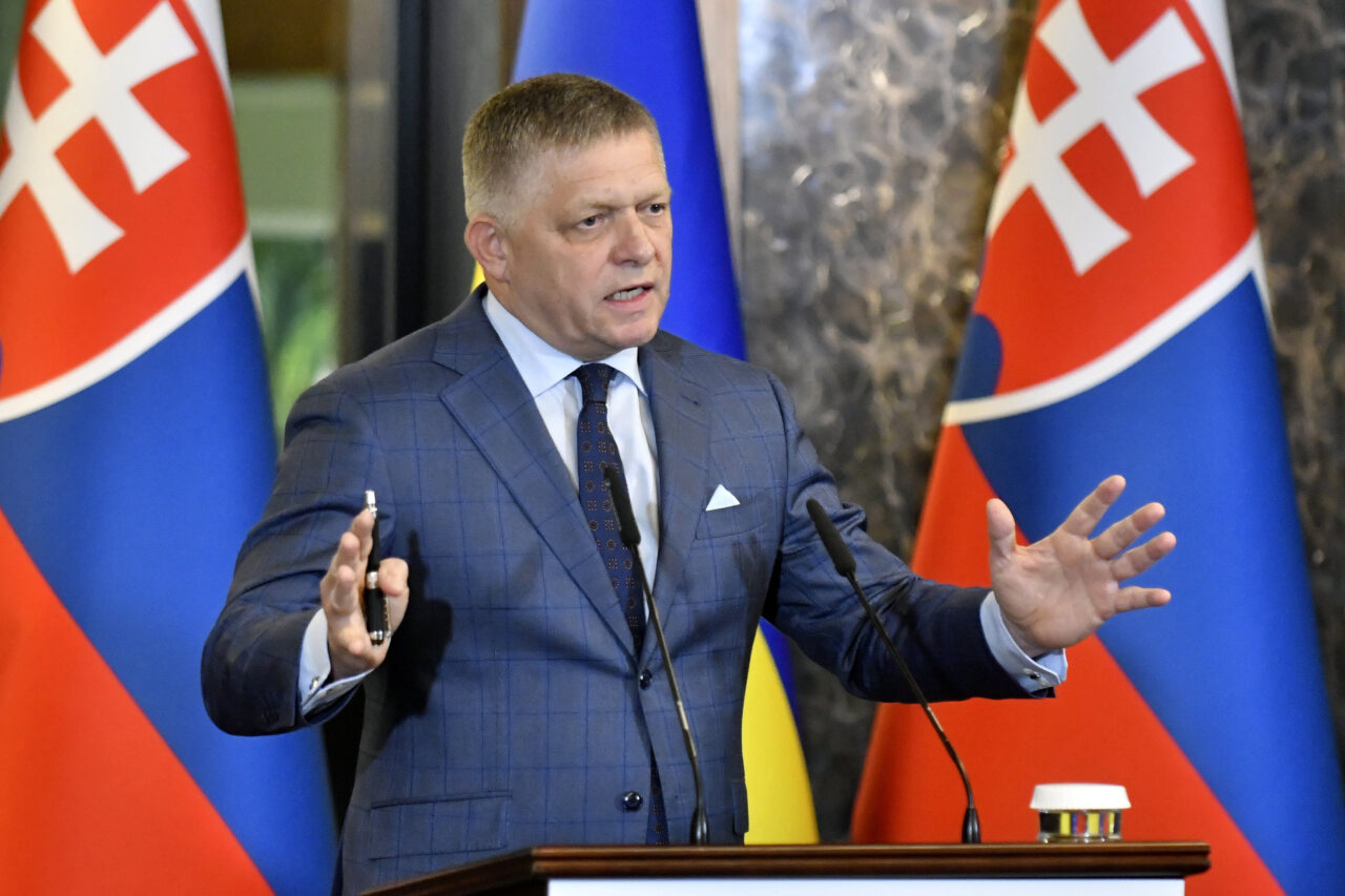 Letonia și Lituania îi interzic premierului Robert Fico să zboare prin spațiul lor aerian către Moscova pentru parada din 9 mai 2026