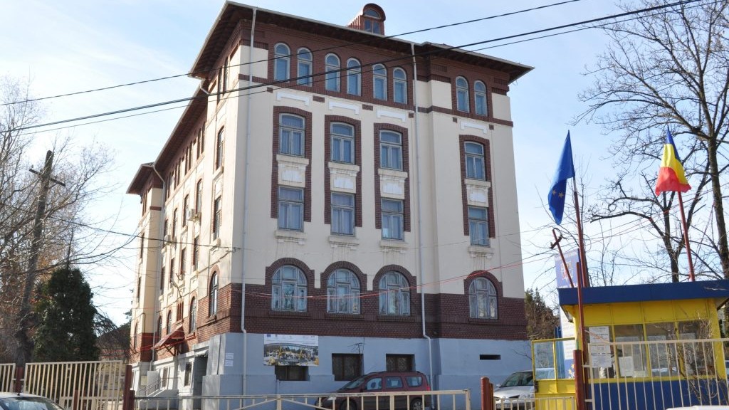 Administratora de patrimoniu de la Liceul Tehnologic Carol I din Iași, trimisă în judecată pentru „purtare abuzivă”. Ce s-a întâmplat