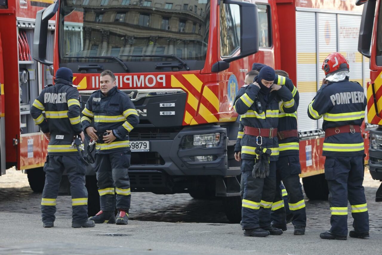 Incendiu în București: flăcările au cuprins fațada unei clădiri din centrul Capitalei