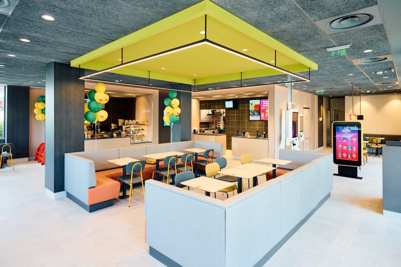 Cum arată unul din cele mai cunoscute restaurante McDonald’s din România, după remodelarea de 6 milioane de lei