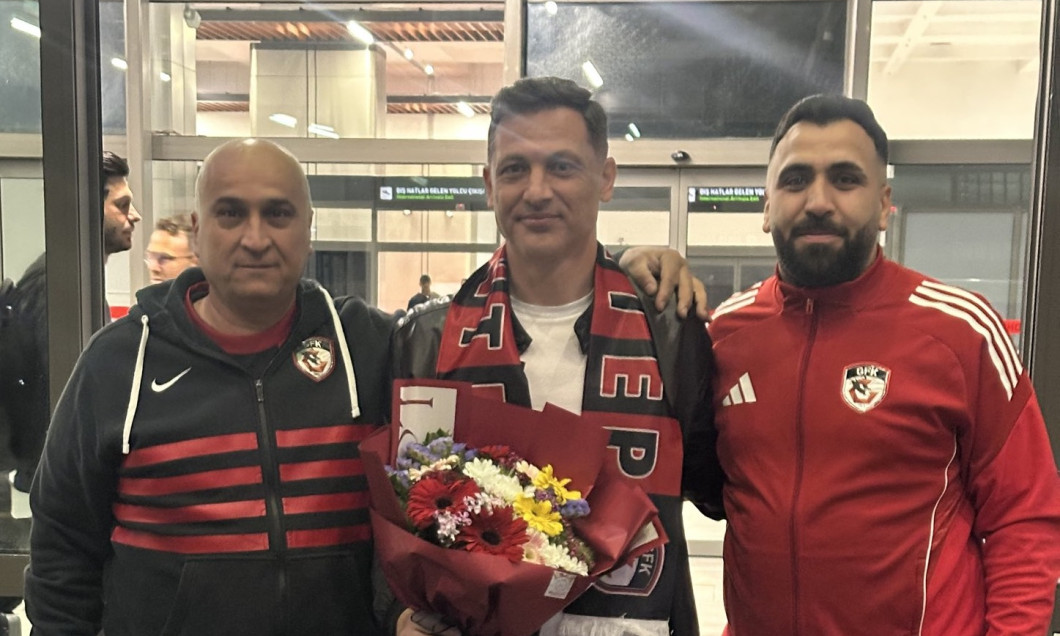 Mirel Rădoi, mesaj de la aeroport pentru fanii FCSB: „Fiecare le știe pe ale lui”