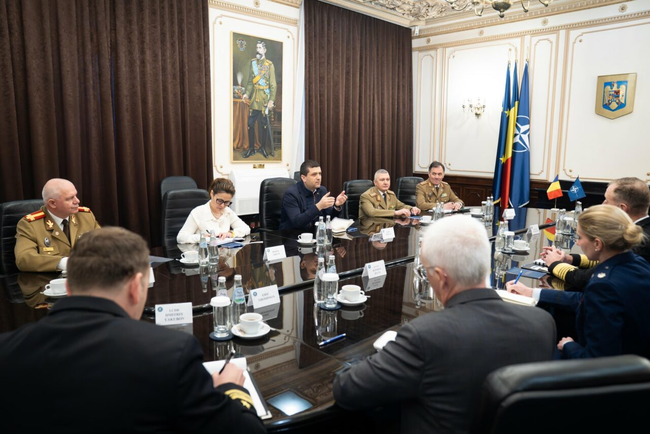 Ministrul Radu Miruţă vrea să-i convingă pe americani că România le poate fabrica armele, iar ei ne pot moderniza armata