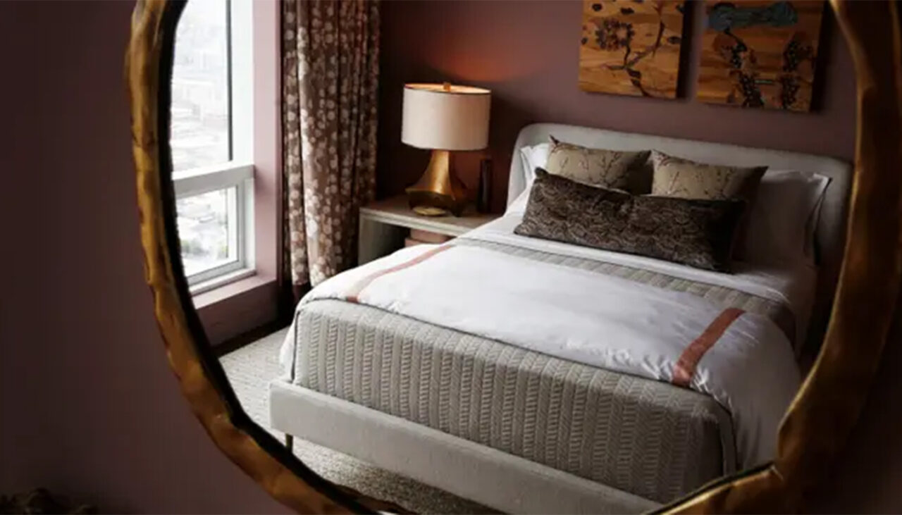 Motivul bizar pentru care suntem sfătuiți să nu avem oglindă plasată direct în fața patului