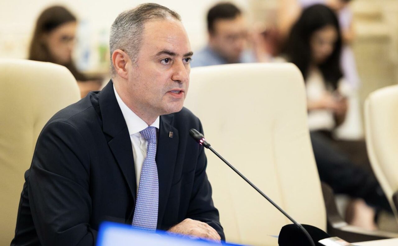 Ministerul de Finanţe creşte valoarea tichetelor culturale şi de creşă