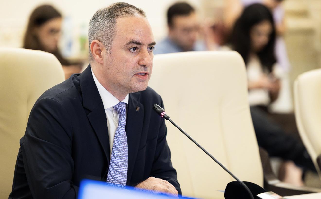 Ministerul de Finanţe creşte valoarea tichetelor culturale şi de creşă