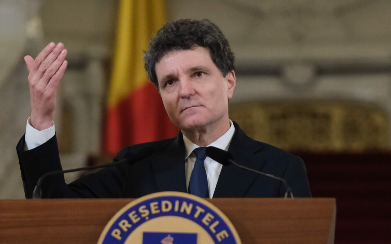 Nicușor Dan a promulgat legea care sancționează extins impostura religioasă. CCR i-a respins anterior obiecțiile