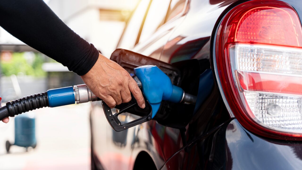 Criză energetică, dar nu pentru toți: cifra de afaceri din comerțul cu carburanți a crescut cu 33% în martie 2026