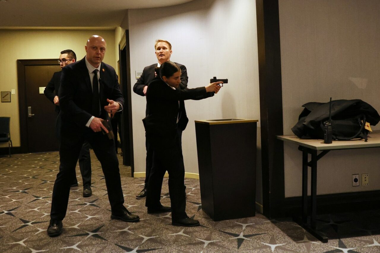Dezvăluiri teribile despre atacatorul de la Casa Albă. Bărbatul care a tras în agenții Secret Service se credea Iisus Hristos