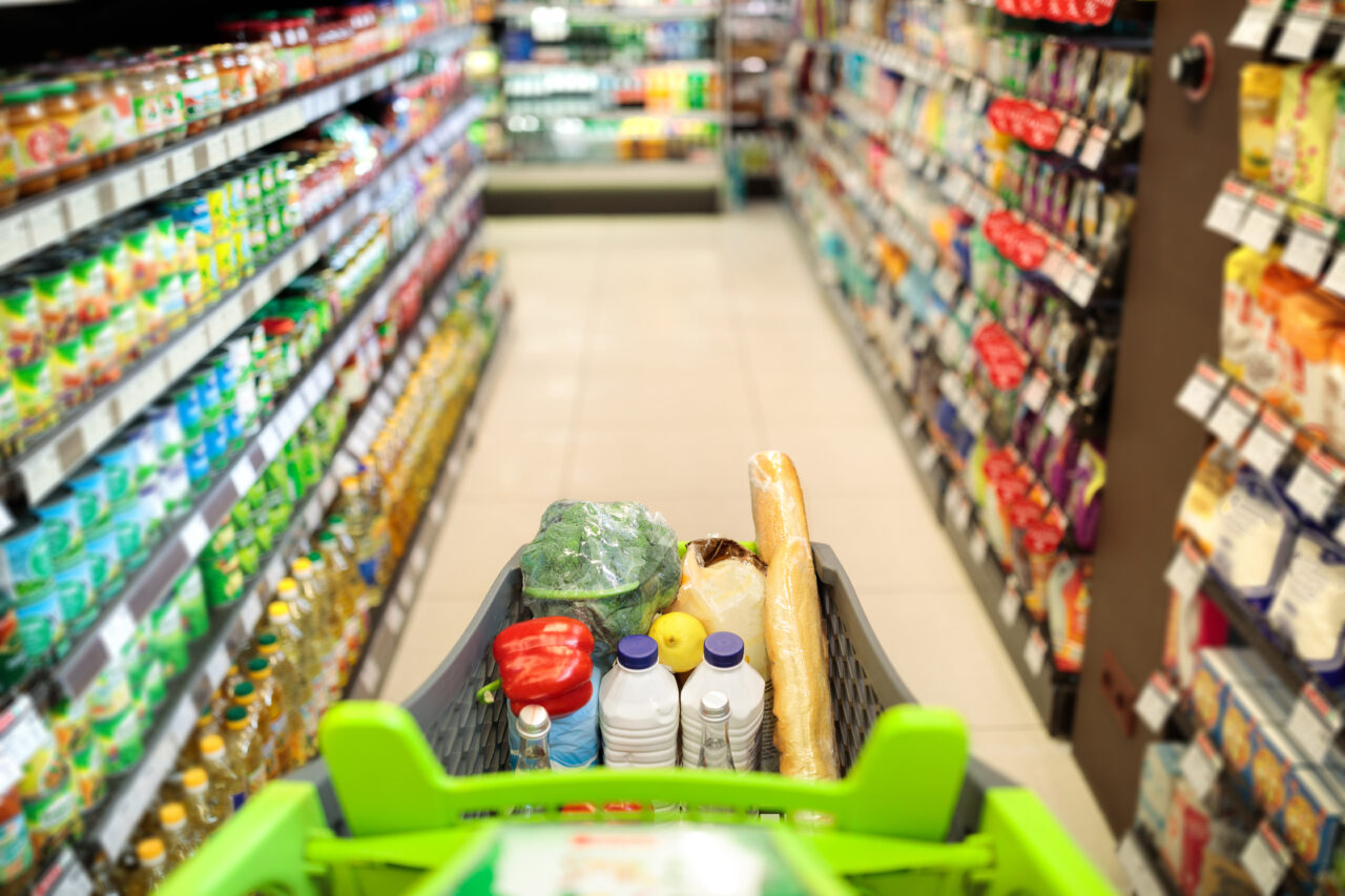 Programul supermarketurilor de Paște 2026. Ce magazine sunt deschise duminică, 12 aprilie 2026