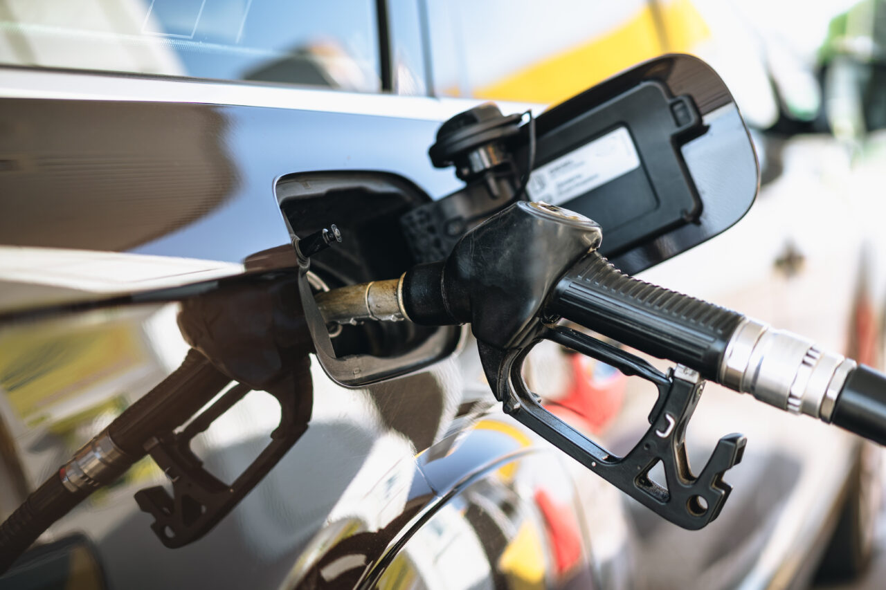 Este a treia zi de scumpiri mari în toate benzinăriile. Care sunt stațiile unde motorina e încă sub 9 lei