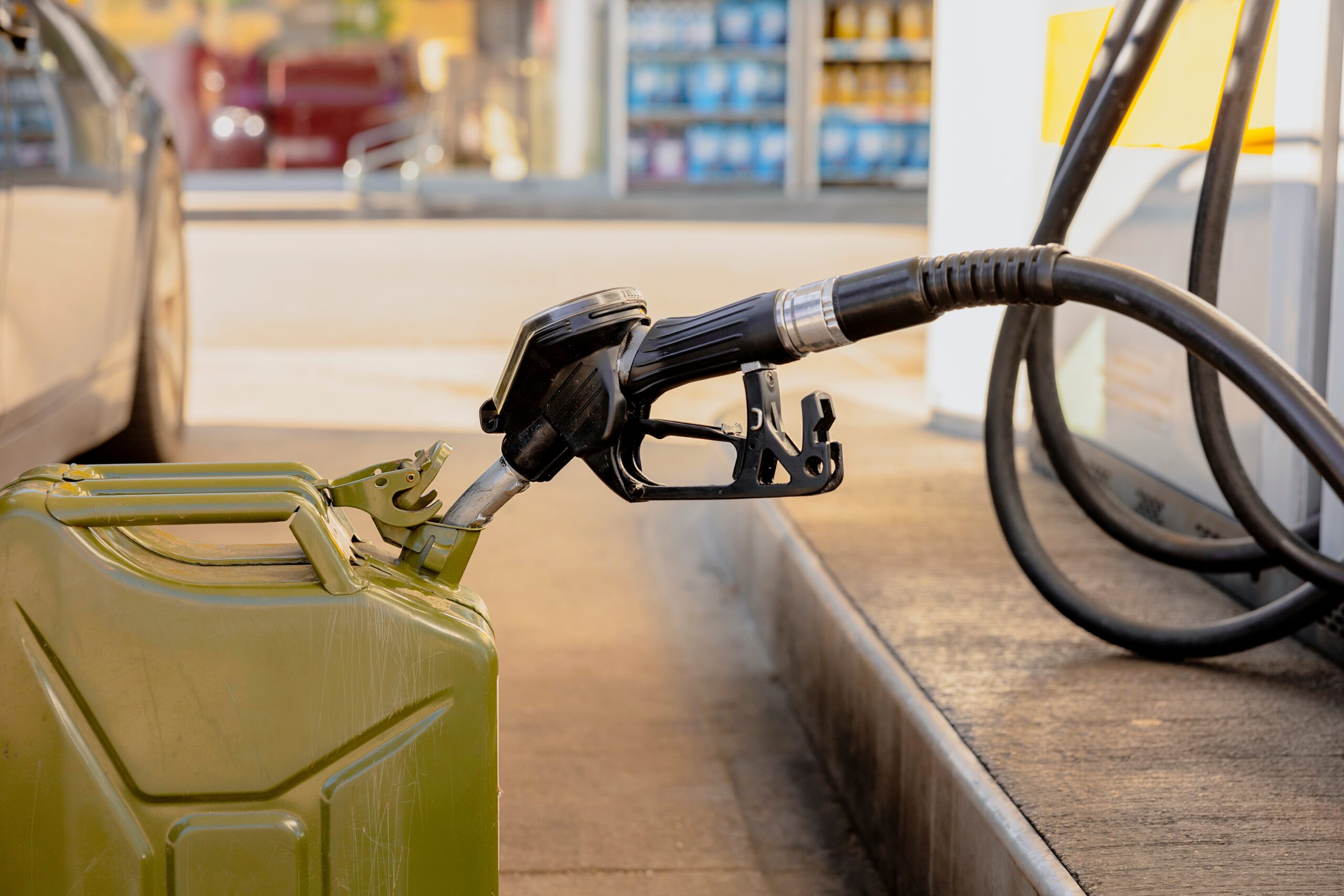 Uniunea Europeană promovează E20 pentru combustibili