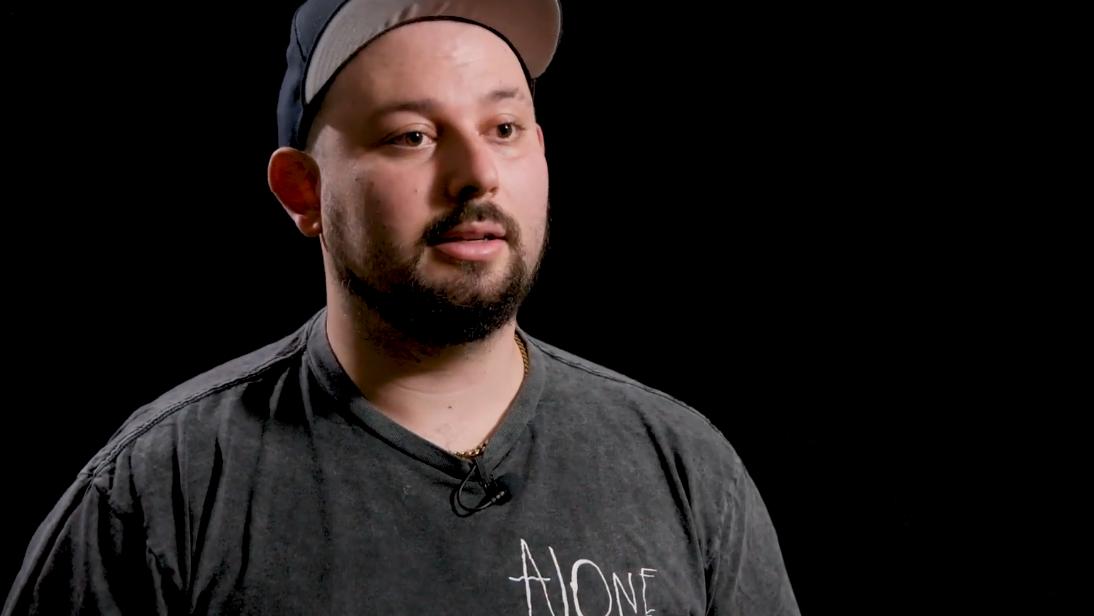 A cumpărat 30 de casete VHS second hand de pe Ebay pentru a filma un horror. Provocarea unui regizor excentric