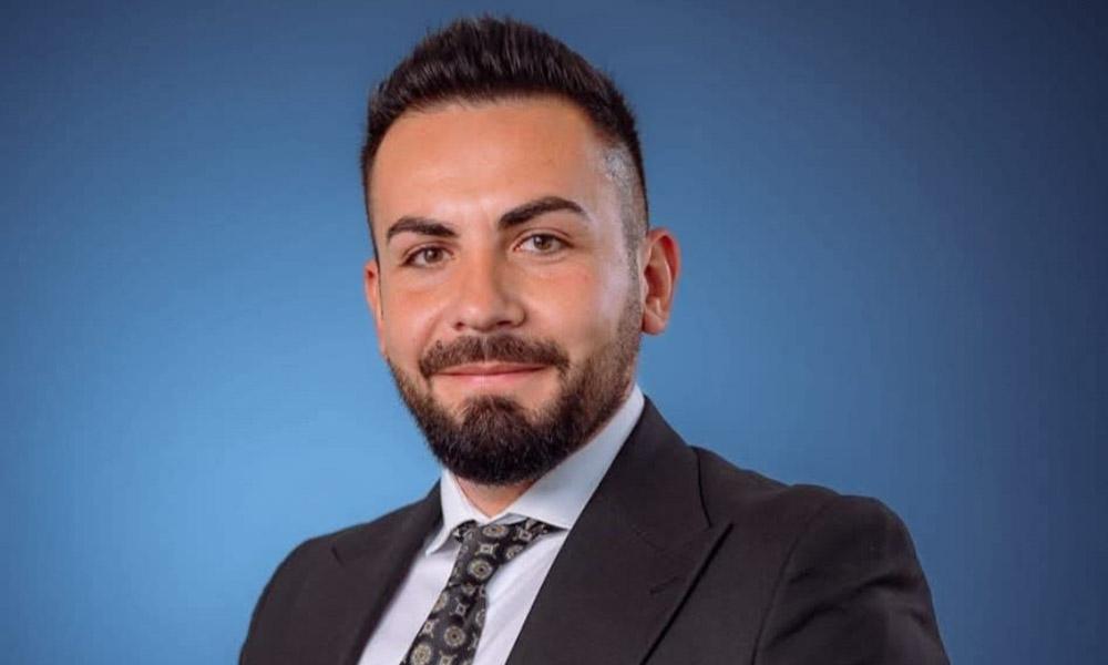 Un primar din Dâmbovița e acuzat că a luat mită pantofi și dădea cozonaci pentru voturi. Anchetatorii spun că era ajutat și de doi polițiști din Ilfov