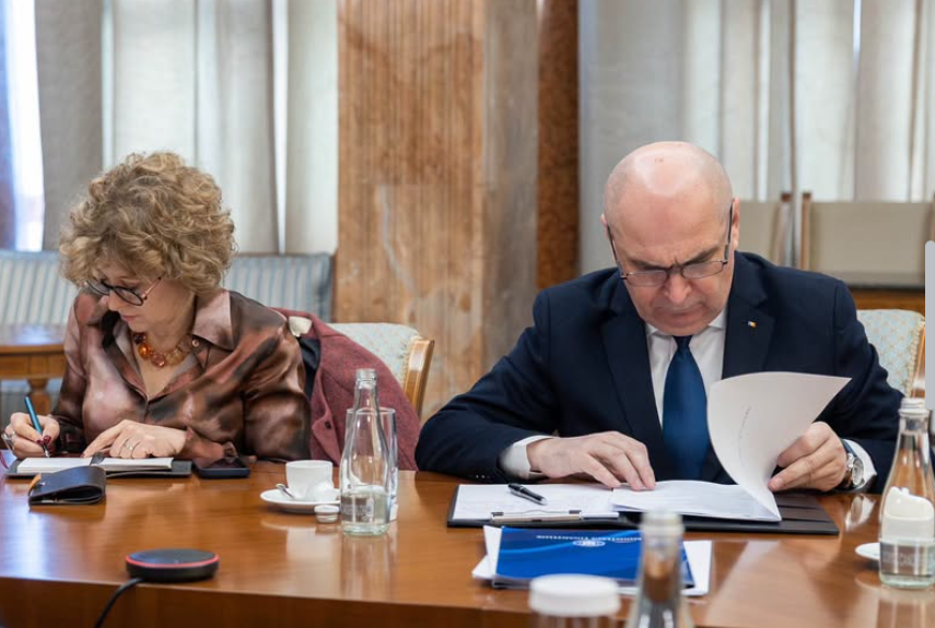 Vicepremierul Oana Gheorghiu sare în apărarea lui Ilie Bolojan și susține că PSD a vândut țara