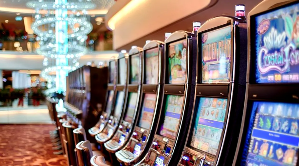 Un constructor din județul Bihor a jucat banii de casă ai clientului la păcănele, iar judecătorii i-au găsit o scuză