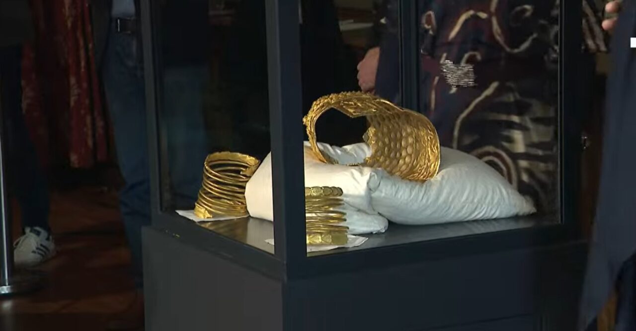 Ancheta jafului Tezaurului Dacic avansează. Procurorii olandezi cer pedepse de până la 5 ani și jumătate. Reacția mamei celui mai tânăr suspect