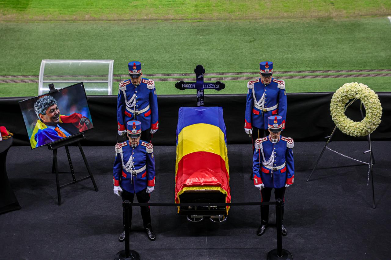 Gheorghe Hagi și Ionuț Lupescu, printre primii veniți la Arena Națională pentru a-și lua „Adio” de la Mircea Lucescu