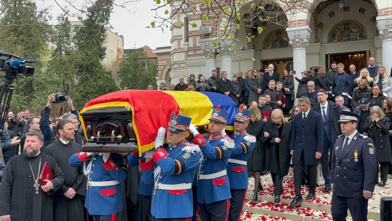 Mircea Lucescu, înmormântat la Cimitirul Bellu cu onoruri militare. Cortegiul funerar a ajuns la Cimitirul Bellu