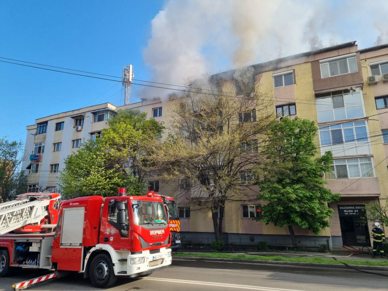 Incendiu puternic într-un bloc din municipiul Craiova