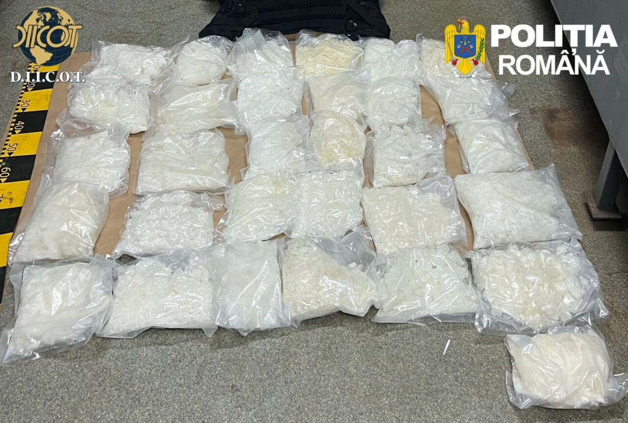 Captură DIICOT de 1,7 milioane euro. 50 kilograme de drog „cristal” urmau să “inunde” piața neagră din România printr-un traficant polonez
