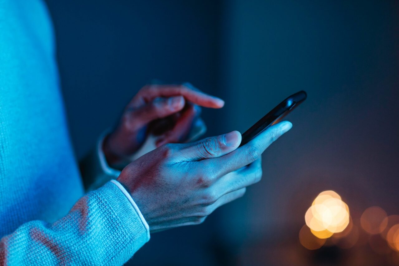 (P) Cele mai bune aplicații eSIM pentru călătorii în 2026: ce să alegi și de ce