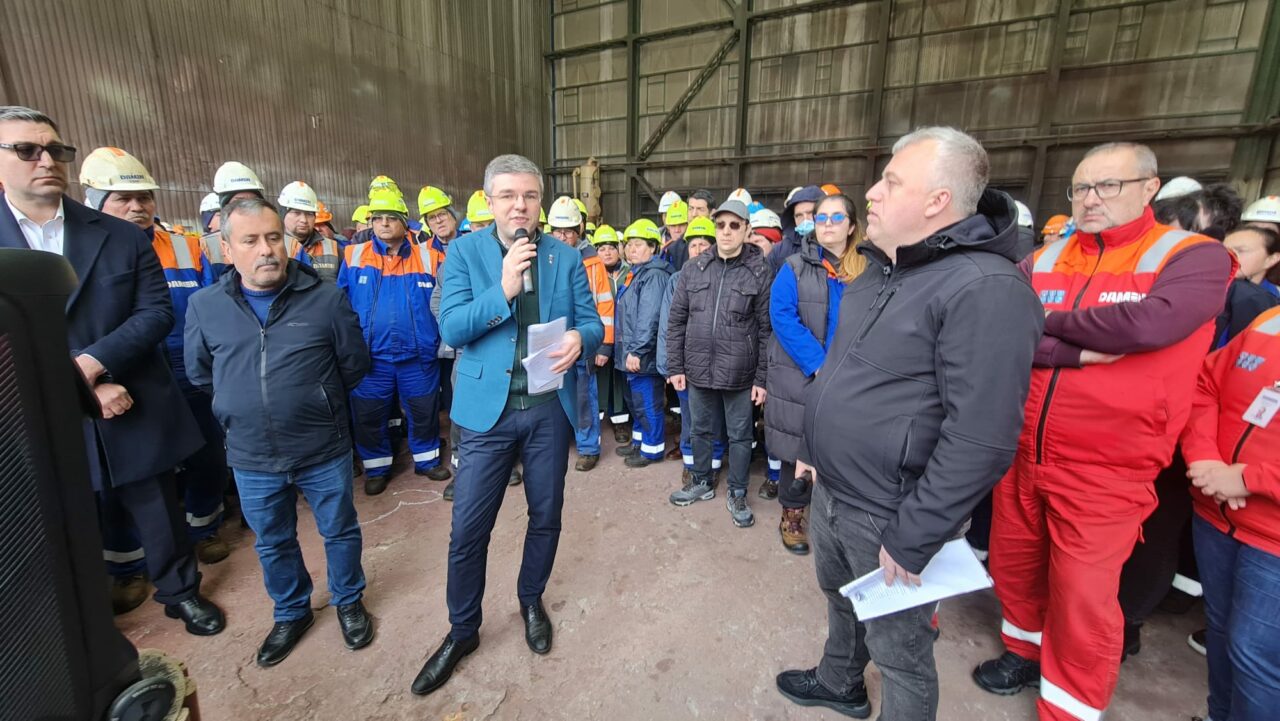Sindicaliştii Şantierului Naval Mangalia îi cer ministrului Darău explicaţii referitoare la soarta angajaţilor şi activelor companiei
