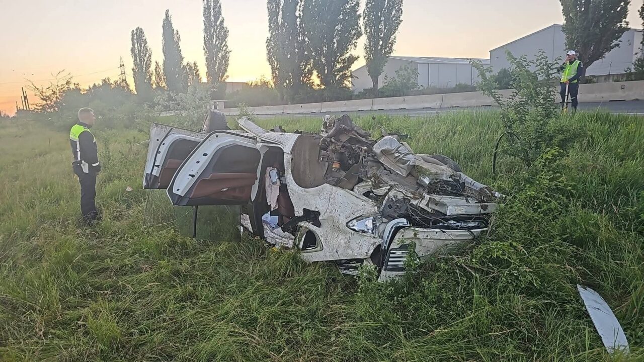 Accident teribil în Brăila. Un tânăr de 19 ani a murit pe loc, un altul este în stare critică la spital