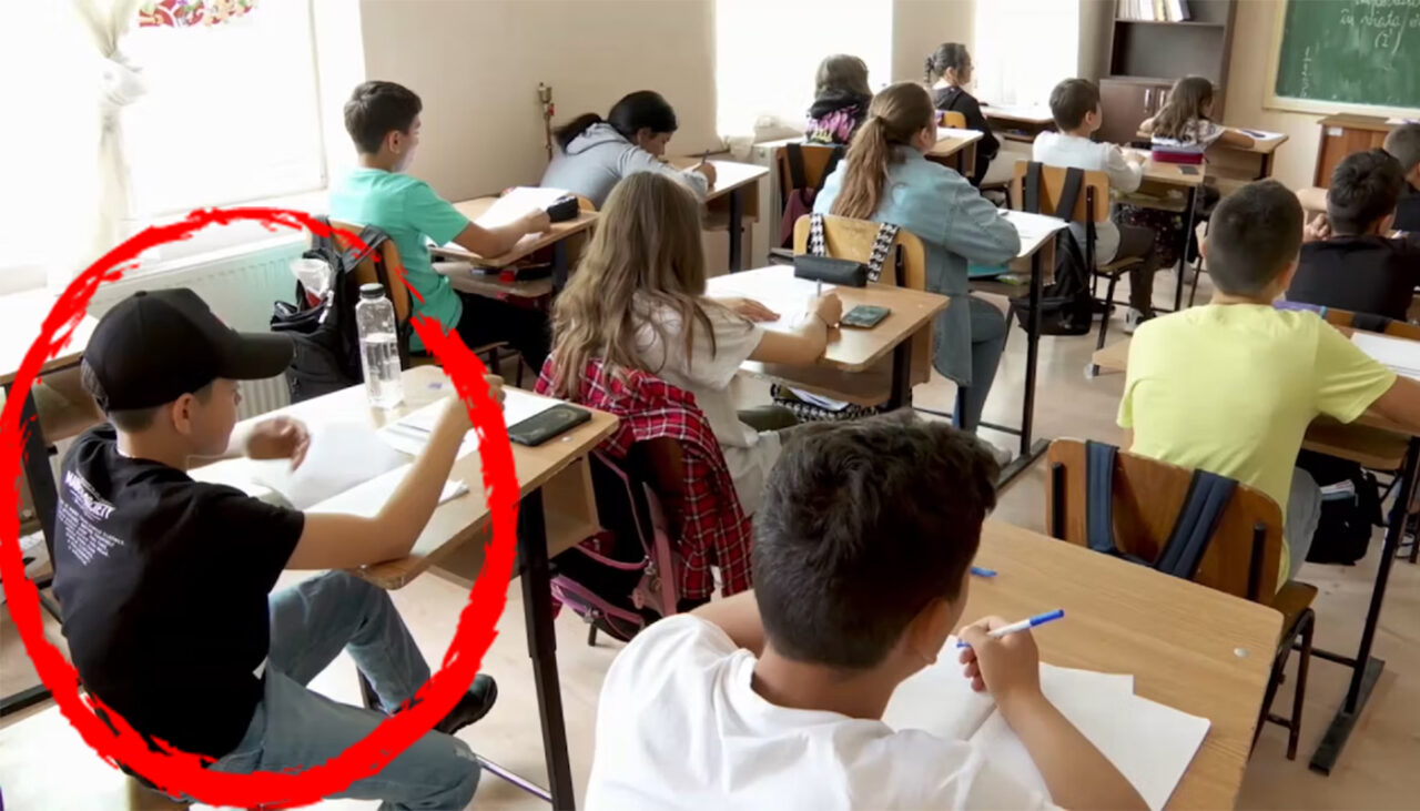 Psihologii spun că toți oamenii care au stat în ultima bancă, atunci când erau elevi, au această trăsătură comună acum, la maturitate