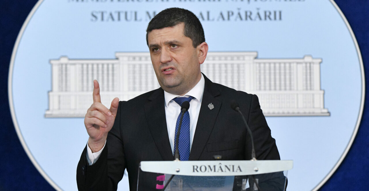Radu Miruță explică de ce armata nu a doborât drona care a lovit un bloc din Galați: „Nu s-a putut trage fără ca proiectilul să facă pagube mai mari / avem nevoie de mai multe sisteme de apărare la sol”