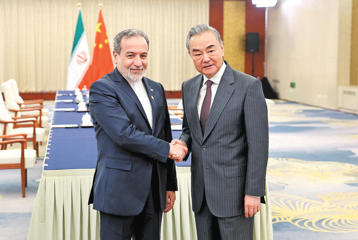Iranul își întoarce fața spre Beijing. Șeful diplomației iraniene merge în China cu câteva zile înainte de vizita lui Donald Trump