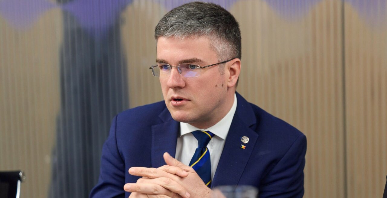 Ministrul USR al Economiei, Irineu Darău, declarații alarmiste înainte de moțiune: „În 11 zile, țara și noi toți am pierdut 10 miliarde de lei”