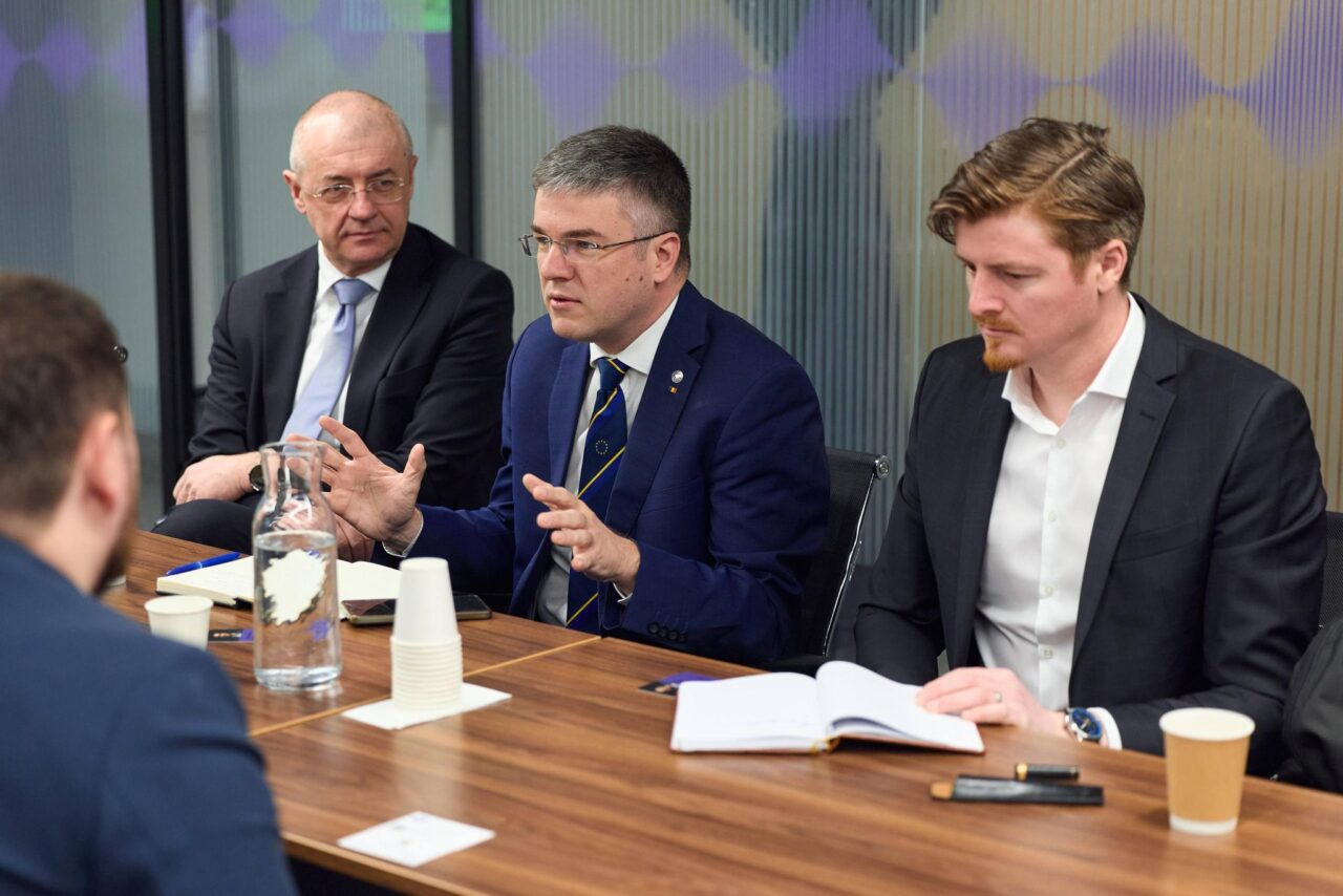 De ce s-a dus la Kiev ministrul român al Economiei, Irineu Darău: „Am discutat despre protecţia împotriva atacurilor cibernetice”