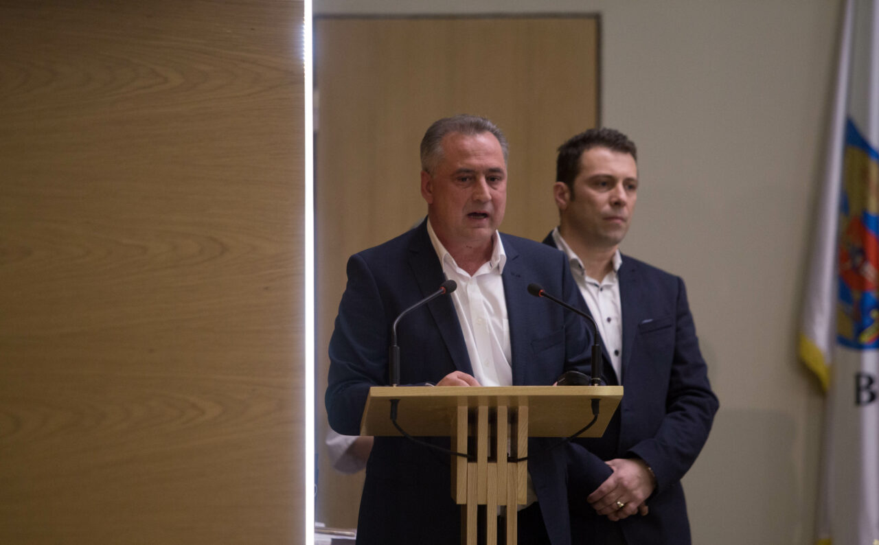 Șeful Vămilor din România, reținut de DNA într-un dosar de fals și uz de fals. Doi funcționari din Galați sunt implicați în același dosar