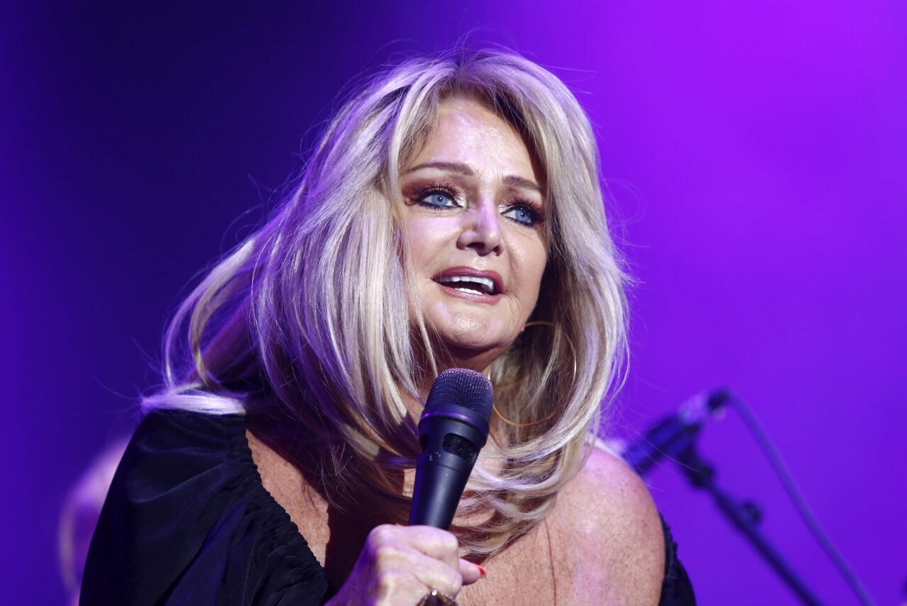 Cântăreața Bonnie Tyler, în stare critică la ATI. Legenda muzicii rock, în comă după o intervenție chirurgicală de urgență
