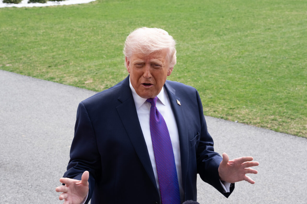 Comisia Europeană, după ce Trump a anunțat tarife de 25% pentru mașinile din UE: „Această măsură demonstrează cât de neserioasă este partea americană”