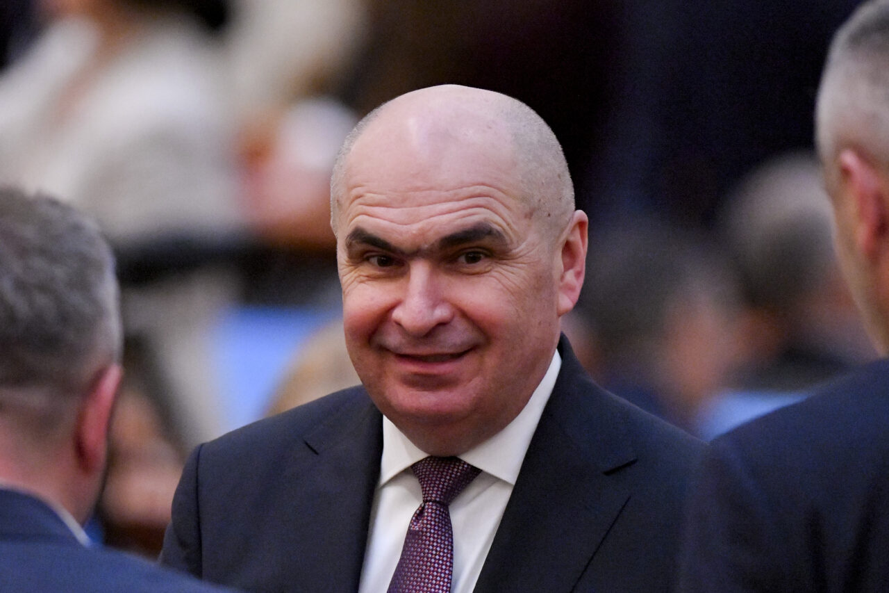 Bolojan confirmă discuțiile PNL cu parlamentarii neafiliați, care pot influența formarea guvernului: „Au o pondere mai mare decât grupul UDMR”