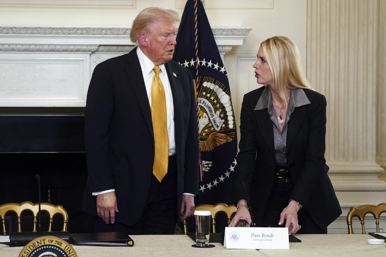 Trump o readuce pe Pam Bondi, recent demisă din fruntea Justiției în scandalul Epstein, la Casa Albă într-un comitet-cheie pentru AI